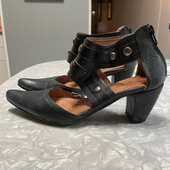 Spiral Black Leather Heels Made in Spain. Sz 36 - Picture 2 of 4